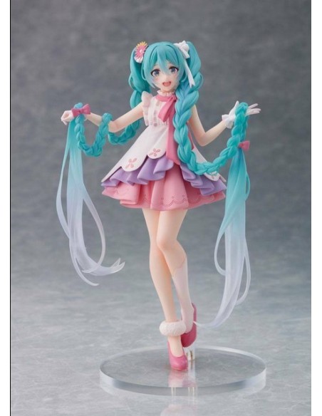 HATSUNE MIKU RAPUNZEL STATUE